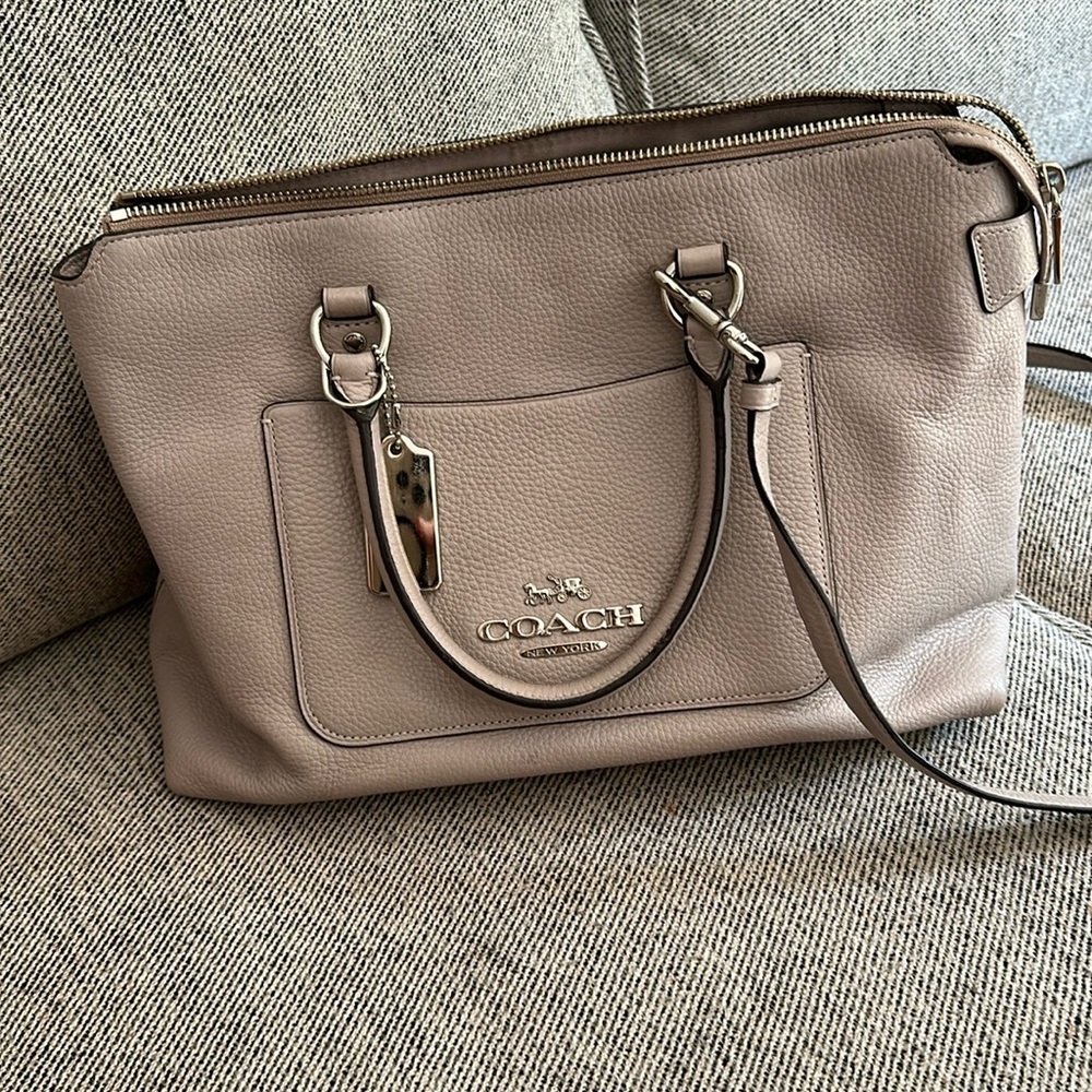 Coach Emma satchel in pebbled neutral leather taupe with a hint of gray! Perfect